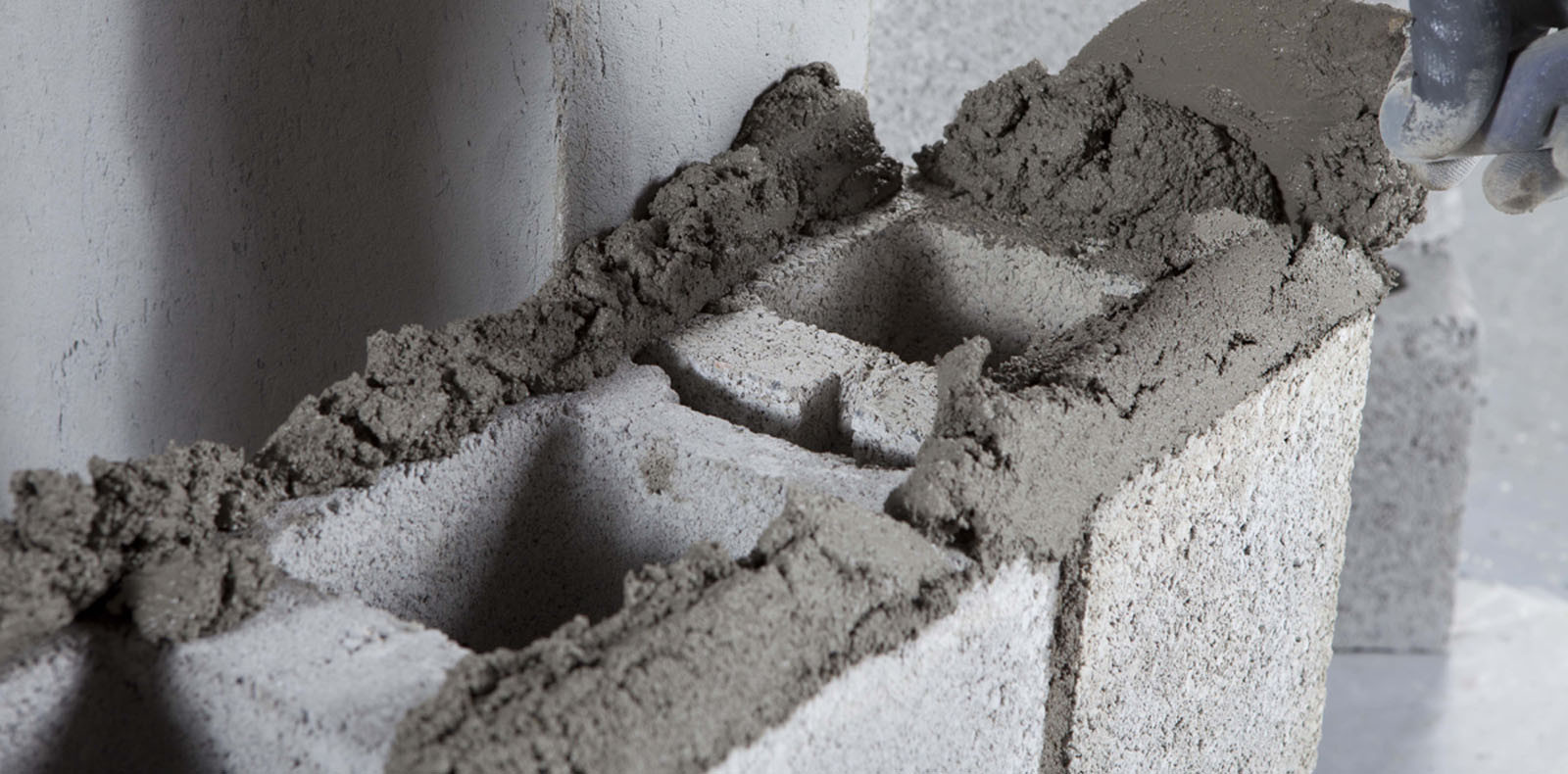 The differents between Normal Cement and extra thin cement 